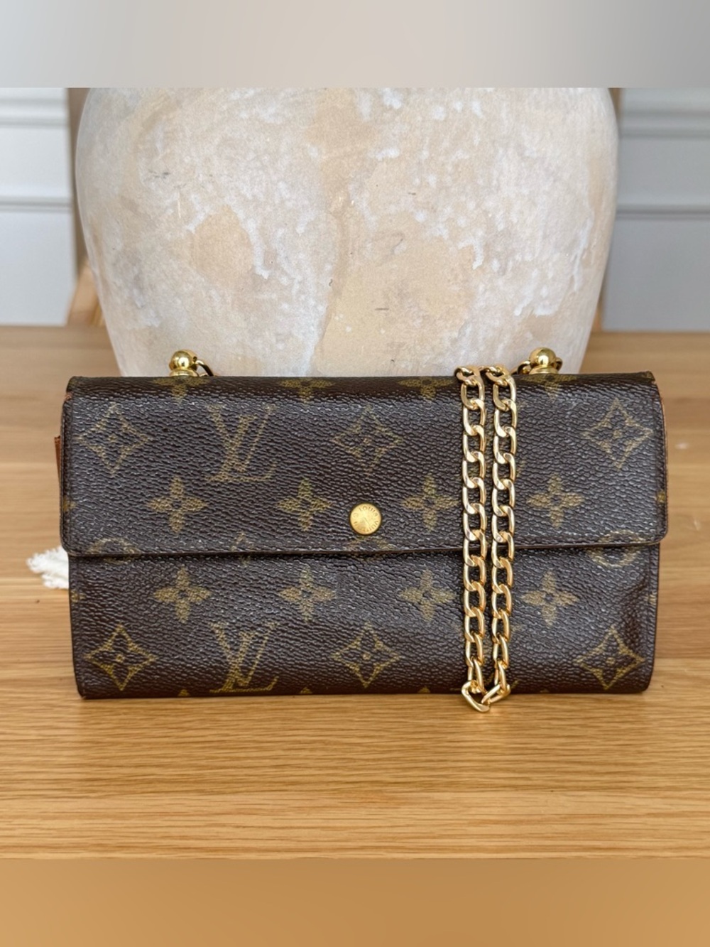 ✅AUTH✅Louis Vuitton Mono Sarah Wallet on a Chain - Picture 2 of 15